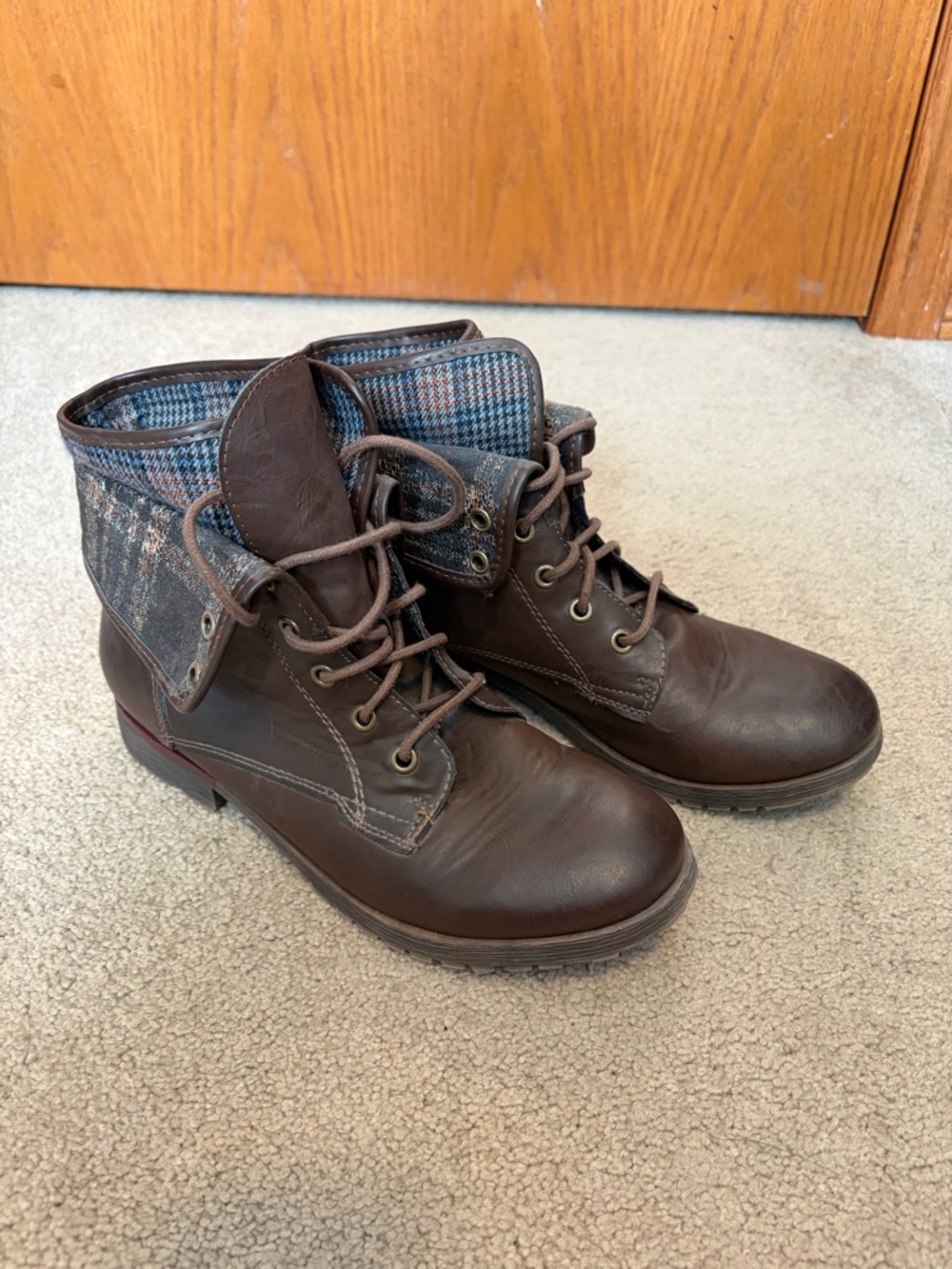 Women’s ankle boots size 9